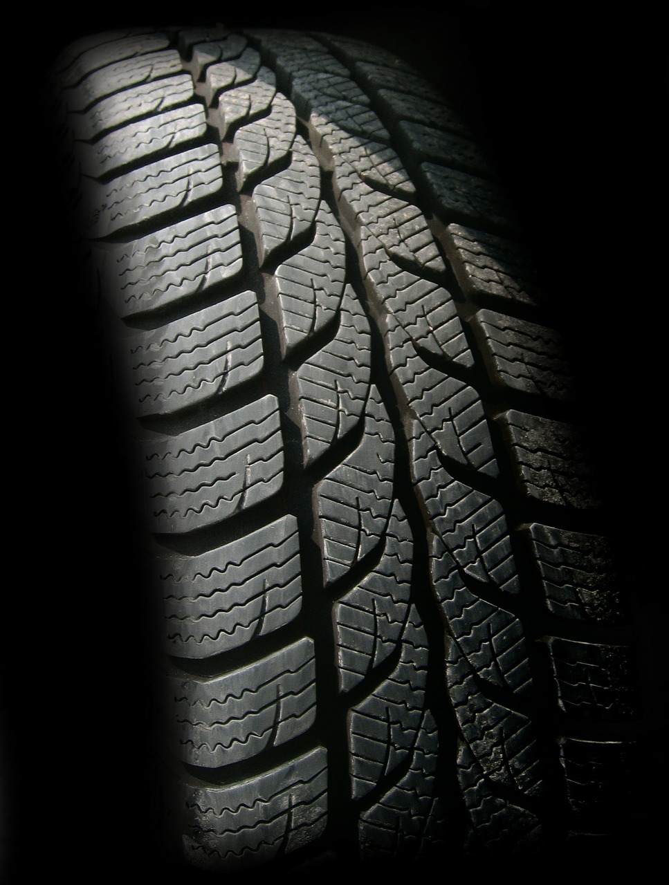 Safe driving: winter driving and tyres image