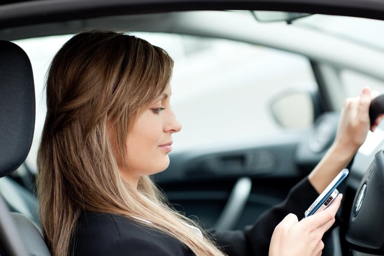 Les français et les distrations au volant