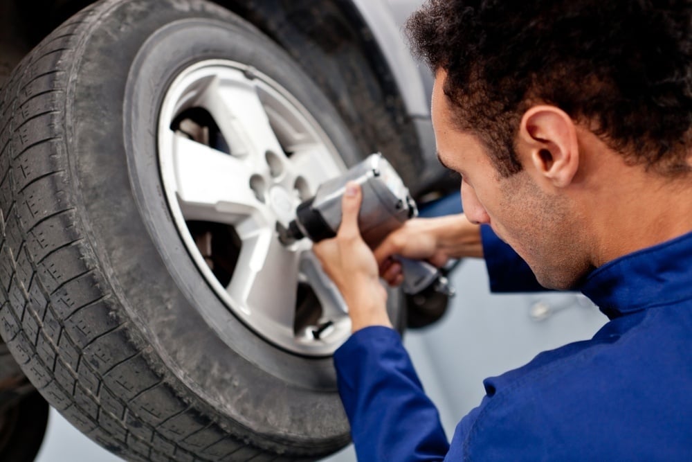 Une bonne maintenance des pneus pour des véhicules conformes et efficaces