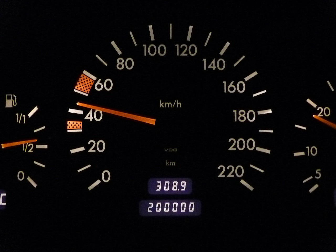 How Does A Vehicle Tracking System Work For Decreasing Mileage plastic-vehicle-gps-tracking-system-screen-size-2-5-inch-at-rs-2500