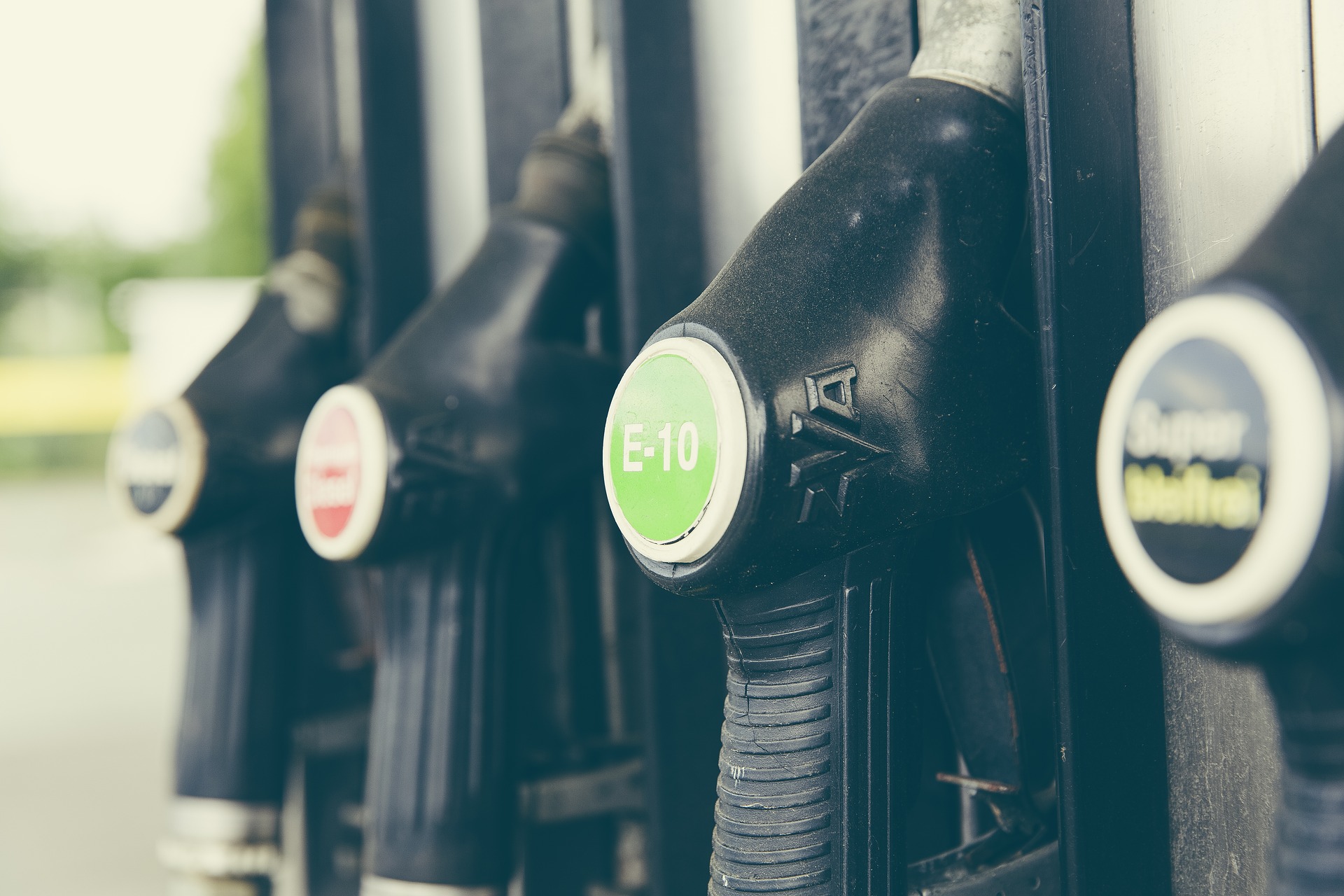 4 myths about fuel economy that won’t help you save on fuel