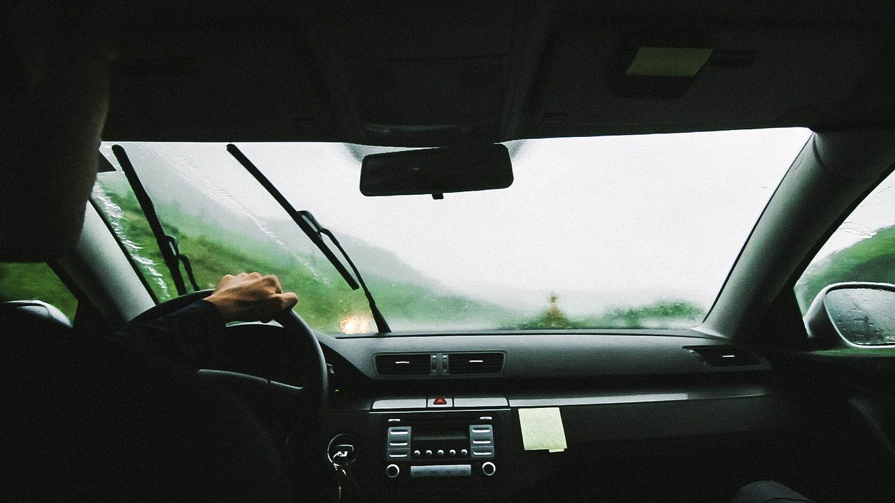 windscreen-repairing-replacing
